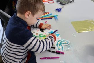 Atelier enfant plouf dans l'eau créatif