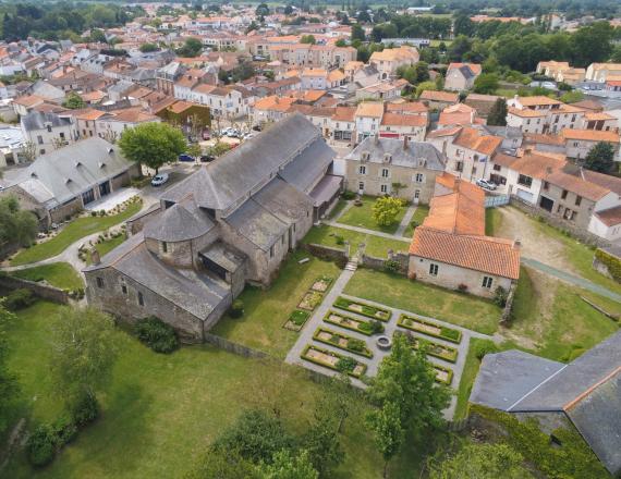 Abbatiale vue du ciel